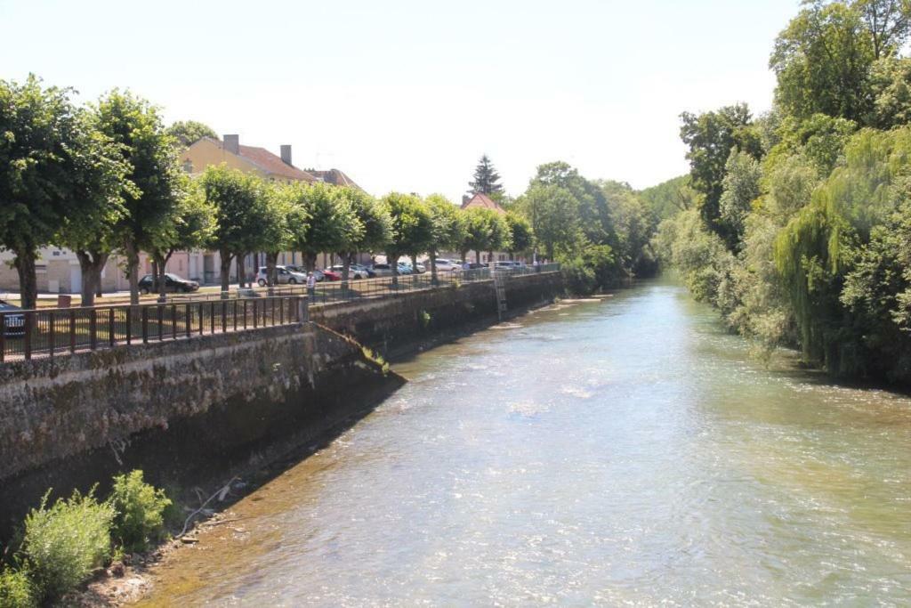 ホテル Le Saint Hubert Arcis-sur-Aube エクステリア 写真